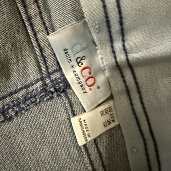 D & Co. Women's Stretch Pull-on Jeans Plus Size 22 NWT Dark Wash Embroidered - Picture 2 of 5